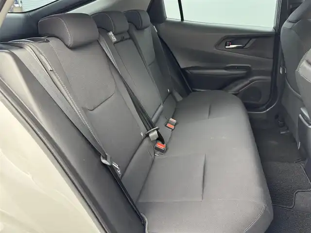 トヨタ プリウス G 福岡県 2023(令5)年 2.1万km プラチナホワイトパールマイカ 純正ＤＡ／フルセグＴＶ　/バックカメラ　/ビルトインＥＴＣ２．０　/レーダークルーズコントロール　/コーナーセンサー　/衝突被害軽減ブレーキ　/レーンキープ　/アクセル踏み間違い防止　/ＢＳＭ　/シートヒーター　/ＬＥＤ