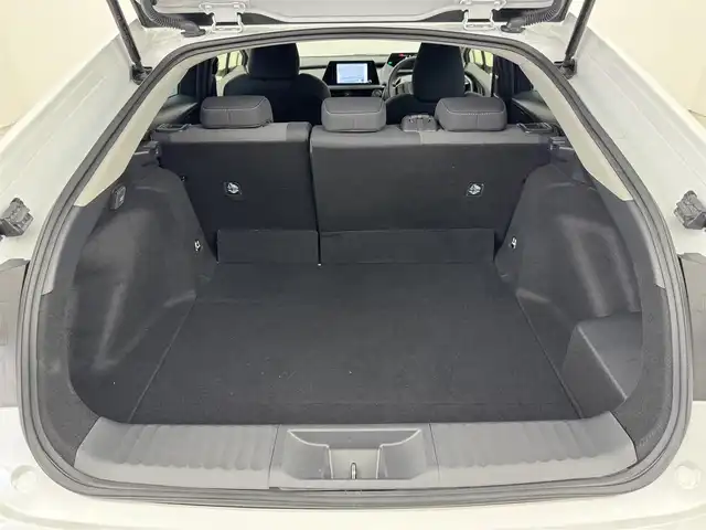 トヨタ プリウス G 福岡県 2023(令5)年 2.1万km プラチナホワイトパールマイカ 純正ＤＡ／フルセグＴＶ　/バックカメラ　/ビルトインＥＴＣ２．０　/レーダークルーズコントロール　/コーナーセンサー　/衝突被害軽減ブレーキ　/レーンキープ　/アクセル踏み間違い防止　/ＢＳＭ　/シートヒーター　/ＬＥＤ