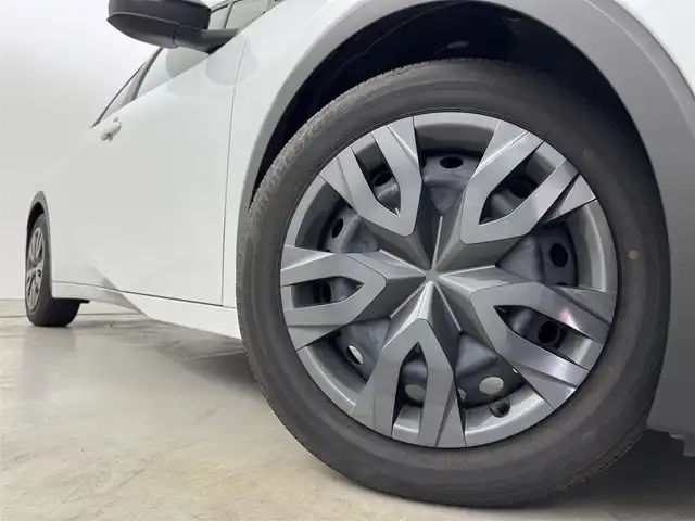 トヨタ プリウス G 福岡県 2023(令5)年 2.1万km プラチナホワイトパールマイカ 純正ＤＡ／フルセグＴＶ　/バックカメラ　/ビルトインＥＴＣ２．０　/レーダークルーズコントロール　/コーナーセンサー　/衝突被害軽減ブレーキ　/レーンキープ　/アクセル踏み間違い防止　/ＢＳＭ　/シートヒーター　/ＬＥＤ