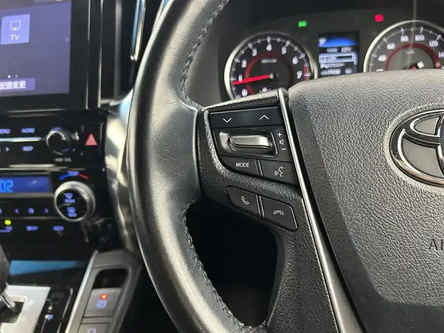 トヨタ アルファード S タイプゴールド 千葉県 2020(令2)年 5.3万km ホワイトパールクリスタルシャイン ワンオーナー/トヨタセーフティセンス/・プリクラッシュセーフティ/・プリクラッシュセーフティブレーキ/・レーンディパーチャーアラート/・レーンキープアシスト/・ブラインドスポットモニター/・クリアランスソナー/・レーダークルーズコントロール/12.1インチフリップダウンモニター/両側電動ドア/パワーバックドア/純正９インチメモリナビ/・CD/DVD/Bluetooth/フルセグTV/・バックカメラ/・ビルトインETC２.０/・デジタルインナーミラー/ハーフレザーシート/革巻きステアリング/・ステアリングスイッチ/MT付きAT/電子パーキング/・ブレーキホールド/左右独立エアコン/純正フロアマット/純正１８インチAW/オートライト/・オートマチックハイビーム/・３眼シーケンシャルウインカー/・LEDヘッドライト/・LEDフォグランプ