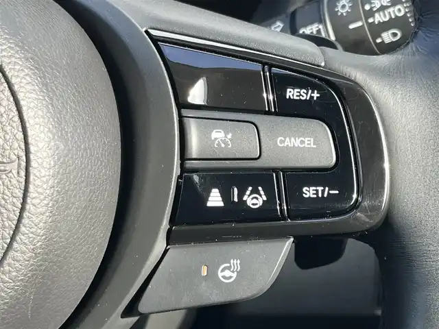 ホンダ ヴェゼル ハイブリッド e:HEV Z 奈良県 2021(令3)年 3.4万km プラチナホワイトパール 純正８インチナビ　/フルセグＴＶ/SD/USB/CD/DVD/BT/バックカメラ　/ドライブレコーダー　/ビルトインＥＴＣ　/追従型クルーズコントロール　/ハーフレザーシート（合皮）　/シートヒーター　/ホンダセンシング　/電動リアゲート　/ＢＳＭ/純正18インチアルミホイール/純正フロアマット/ステアリングヒーター/AUTOHOLD/前後コーナーセンサー