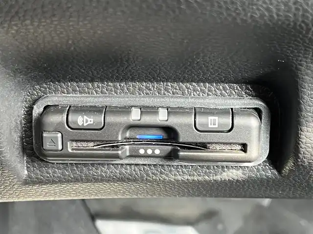 ホンダ ヴェゼル ハイブリッド e:HEV Z 奈良県 2021(令3)年 3.4万km プラチナホワイトパール 純正８インチナビ　/フルセグＴＶ/SD/USB/CD/DVD/BT/バックカメラ　/ドライブレコーダー　/ビルトインＥＴＣ　/追従型クルーズコントロール　/ハーフレザーシート（合皮）　/シートヒーター　/ホンダセンシング　/電動リアゲート　/ＢＳＭ/純正18インチアルミホイール/純正フロアマット/ステアリングヒーター/AUTOHOLD/前後コーナーセンサー