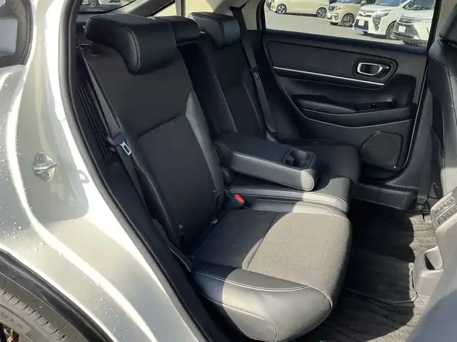 ホンダ ヴェゼル ハイブリッド e:HEV Z 奈良県 2021(令3)年 3.4万km プラチナホワイトパール 純正８インチナビ　/フルセグＴＶ/SD/USB/CD/DVD/BT/バックカメラ　/ドライブレコーダー　/ビルトインＥＴＣ　/追従型クルーズコントロール　/ハーフレザーシート（合皮）　/シートヒーター　/ホンダセンシング　/電動リアゲート　/ＢＳＭ/純正18インチアルミホイール/純正フロアマット/ステアリングヒーター/AUTOHOLD/前後コーナーセンサー