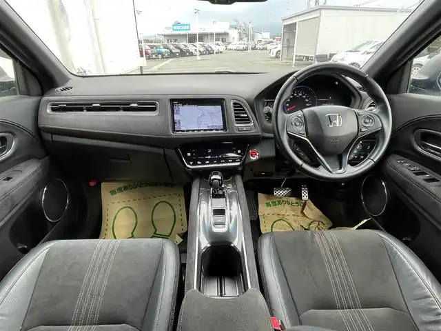 ホンダ ヴェゼル ハイブリッド RS ホンダセンシング 佐賀県 2018(平30)年 7.9万km クリスタルブラックパール 純正8インチメモリーナビゲーション/・フルセグTV/CD/DVD/SD/USB/HDMI/Bluetooth/バックカメラ/前方ドライブレコーダー/ビルトインETC/電子パーキングブレーキ/・BRAKE HOLD機能/ハーフレザーシート/DN席シートヒーター/ISOFIX対応/パドルシフト/革巻きステアリング/ステアリングリモコン/フロントデアイサ機能/純正18インチアルミホイール/純正LEDヘッドライト/純正LEDフォグランプ/純正フロアマット/純正ドアバイザ―/スペアキー１本/ホンダセンシング/・アダプティブクルーズコントロール/・衝突被害軽減ブレーキ/・先行車発進お知らせ機能/・路外逸脱抑制機能/・レーンキープアシストシステム/・リアクティブフォースペダル/・標識認識機能