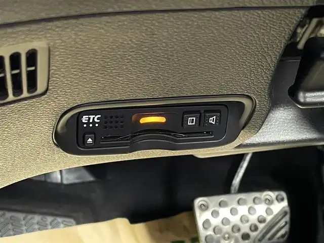 ホンダ ヴェゼル ハイブリッド RS ホンダセンシング 佐賀県 2018(平30)年 7.9万km クリスタルブラックパール 純正8インチメモリーナビゲーション/・フルセグTV/CD/DVD/SD/USB/HDMI/Bluetooth/バックカメラ/前方ドライブレコーダー/ビルトインETC/電子パーキングブレーキ/・BRAKE HOLD機能/ハーフレザーシート/DN席シートヒーター/ISOFIX対応/パドルシフト/革巻きステアリング/ステアリングリモコン/フロントデアイサ機能/純正18インチアルミホイール/純正LEDヘッドライト/純正LEDフォグランプ/純正フロアマット/純正ドアバイザ―/スペアキー１本/ホンダセンシング/・アダプティブクルーズコントロール/・衝突被害軽減ブレーキ/・先行車発進お知らせ機能/・路外逸脱抑制機能/・レーンキープアシストシステム/・リアクティブフォースペダル/・標識認識機能