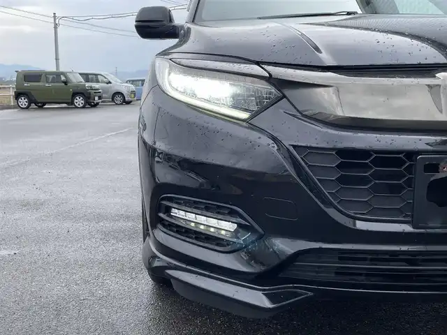 ホンダ ヴェゼル ハイブリッド RS ホンダセンシング 佐賀県 2018(平30)年 7.9万km クリスタルブラックパール 純正8インチメモリーナビゲーション/・フルセグTV/CD/DVD/SD/USB/HDMI/Bluetooth/バックカメラ/前方ドライブレコーダー/ビルトインETC/電子パーキングブレーキ/・BRAKE HOLD機能/ハーフレザーシート/DN席シートヒーター/ISOFIX対応/パドルシフト/革巻きステアリング/ステアリングリモコン/フロントデアイサ機能/純正18インチアルミホイール/純正LEDヘッドライト/純正LEDフォグランプ/純正フロアマット/純正ドアバイザ―/スペアキー１本/ホンダセンシング/・アダプティブクルーズコントロール/・衝突被害軽減ブレーキ/・先行車発進お知らせ機能/・路外逸脱抑制機能/・レーンキープアシストシステム/・リアクティブフォースペダル/・標識認識機能