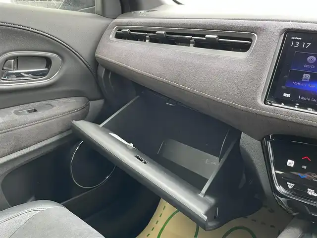 ホンダ ヴェゼル ハイブリッド RS ホンダセンシング 佐賀県 2018(平30)年 7.9万km クリスタルブラックパール 純正8インチメモリーナビゲーション/・フルセグTV/CD/DVD/SD/USB/HDMI/Bluetooth/バックカメラ/前方ドライブレコーダー/ビルトインETC/電子パーキングブレーキ/・BRAKE HOLD機能/ハーフレザーシート/DN席シートヒーター/ISOFIX対応/パドルシフト/革巻きステアリング/ステアリングリモコン/フロントデアイサ機能/純正18インチアルミホイール/純正LEDヘッドライト/純正LEDフォグランプ/純正フロアマット/純正ドアバイザ―/スペアキー１本/ホンダセンシング/・アダプティブクルーズコントロール/・衝突被害軽減ブレーキ/・先行車発進お知らせ機能/・路外逸脱抑制機能/・レーンキープアシストシステム/・リアクティブフォースペダル/・標識認識機能