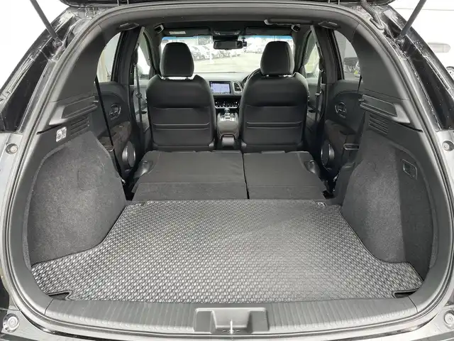 ホンダ ヴェゼル ハイブリッド RS ホンダセンシング 佐賀県 2018(平30)年 7.9万km クリスタルブラックパール 純正8インチメモリーナビゲーション/・フルセグTV/CD/DVD/SD/USB/HDMI/Bluetooth/バックカメラ/前方ドライブレコーダー/ビルトインETC/電子パーキングブレーキ/・BRAKE HOLD機能/ハーフレザーシート/DN席シートヒーター/ISOFIX対応/パドルシフト/革巻きステアリング/ステアリングリモコン/フロントデアイサ機能/純正18インチアルミホイール/純正LEDヘッドライト/純正LEDフォグランプ/純正フロアマット/純正ドアバイザ―/スペアキー１本/ホンダセンシング/・アダプティブクルーズコントロール/・衝突被害軽減ブレーキ/・先行車発進お知らせ機能/・路外逸脱抑制機能/・レーンキープアシストシステム/・リアクティブフォースペダル/・標識認識機能