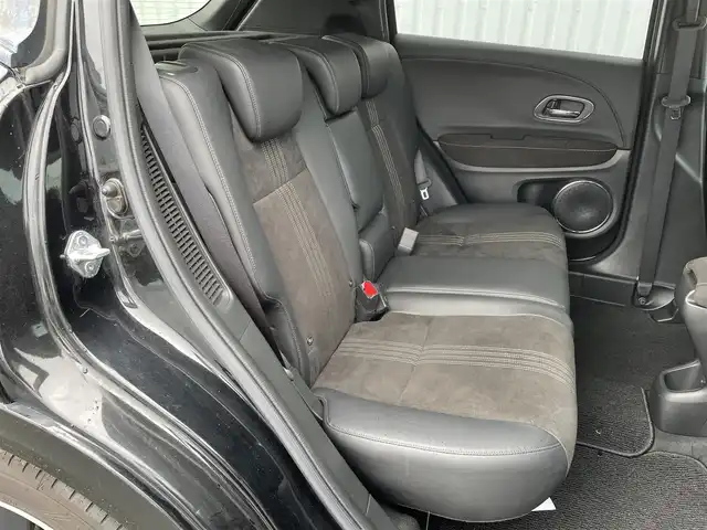 ホンダ ヴェゼル ハイブリッド RS ホンダセンシング 佐賀県 2018(平30)年 7.9万km クリスタルブラックパール 純正8インチメモリーナビゲーション/・フルセグTV/CD/DVD/SD/USB/HDMI/Bluetooth/バックカメラ/前方ドライブレコーダー/ビルトインETC/電子パーキングブレーキ/・BRAKE HOLD機能/ハーフレザーシート/DN席シートヒーター/ISOFIX対応/パドルシフト/革巻きステアリング/ステアリングリモコン/フロントデアイサ機能/純正18インチアルミホイール/純正LEDヘッドライト/純正LEDフォグランプ/純正フロアマット/純正ドアバイザ―/スペアキー１本/ホンダセンシング/・アダプティブクルーズコントロール/・衝突被害軽減ブレーキ/・先行車発進お知らせ機能/・路外逸脱抑制機能/・レーンキープアシストシステム/・リアクティブフォースペダル/・標識認識機能