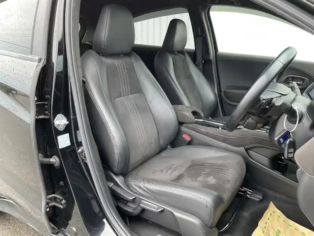 ホンダ ヴェゼル ハイブリッド RS ホンダセンシング 佐賀県 2018(平30)年 7.9万km クリスタルブラックパール 純正8インチメモリーナビゲーション/・フルセグTV/CD/DVD/SD/USB/HDMI/Bluetooth/バックカメラ/前方ドライブレコーダー/ビルトインETC/電子パーキングブレーキ/・BRAKE HOLD機能/ハーフレザーシート/DN席シートヒーター/ISOFIX対応/パドルシフト/革巻きステアリング/ステアリングリモコン/フロントデアイサ機能/純正18インチアルミホイール/純正LEDヘッドライト/純正LEDフォグランプ/純正フロアマット/純正ドアバイザ―/スペアキー１本/ホンダセンシング/・アダプティブクルーズコントロール/・衝突被害軽減ブレーキ/・先行車発進お知らせ機能/・路外逸脱抑制機能/・レーンキープアシストシステム/・リアクティブフォースペダル/・標識認識機能