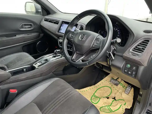 ホンダ ヴェゼル ハイブリッド RS ホンダセンシング 佐賀県 2018(平30)年 7.9万km クリスタルブラックパール 純正8インチメモリーナビゲーション/・フルセグTV/CD/DVD/SD/USB/HDMI/Bluetooth/バックカメラ/前方ドライブレコーダー/ビルトインETC/電子パーキングブレーキ/・BRAKE HOLD機能/ハーフレザーシート/DN席シートヒーター/ISOFIX対応/パドルシフト/革巻きステアリング/ステアリングリモコン/フロントデアイサ機能/純正18インチアルミホイール/純正LEDヘッドライト/純正LEDフォグランプ/純正フロアマット/純正ドアバイザ―/スペアキー１本/ホンダセンシング/・アダプティブクルーズコントロール/・衝突被害軽減ブレーキ/・先行車発進お知らせ機能/・路外逸脱抑制機能/・レーンキープアシストシステム/・リアクティブフォースペダル/・標識認識機能