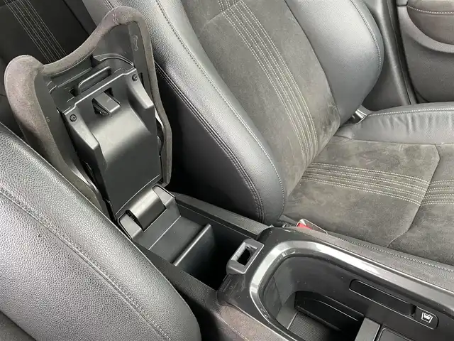 ホンダ ヴェゼル ハイブリッド RS ホンダセンシング 佐賀県 2018(平30)年 7.9万km クリスタルブラックパール 純正8インチメモリーナビゲーション/・フルセグTV/CD/DVD/SD/USB/HDMI/Bluetooth/バックカメラ/前方ドライブレコーダー/ビルトインETC/電子パーキングブレーキ/・BRAKE HOLD機能/ハーフレザーシート/DN席シートヒーター/ISOFIX対応/パドルシフト/革巻きステアリング/ステアリングリモコン/フロントデアイサ機能/純正18インチアルミホイール/純正LEDヘッドライト/純正LEDフォグランプ/純正フロアマット/純正ドアバイザ―/スペアキー１本/ホンダセンシング/・アダプティブクルーズコントロール/・衝突被害軽減ブレーキ/・先行車発進お知らせ機能/・路外逸脱抑制機能/・レーンキープアシストシステム/・リアクティブフォースペダル/・標識認識機能