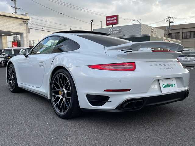 ポルシェ ９１１ ターボS 広島県 2016(平28)年 3万km キャララホワイトメタリック サンルーフ/スポーツクロノパッケージ/ポルシェ・アダプティブ・エアロダイナミクス（ＰＡＡ）/・可変フロントスポイラー/・自動調整リアウイング/ポルシェ・ダイナミック・シャシーコントロール（ＰＤＣＣ）/ポルシェ・セラミックコンポジット・ブレーキ（ＰＣＣＢ）/・イエローキャリパー/Clarionナビ（CD/DVD/フルセグTV/Bluetooth）/バックカメラ/ETC/ドライブレコーダー/赤レザーシート/・シートヒーター/・エアシート/・パワーシート/クルーズコントロール/LEDヘッドライト/純正20インチAW/ステアリングスイッチ/スペアキー