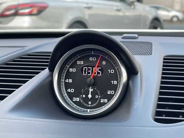 ポルシェ ９１１ ターボS 広島県 2016(平28)年 3万km キャララホワイトメタリック サンルーフ/スポーツクロノパッケージ/ポルシェ・アダプティブ・エアロダイナミクス（ＰＡＡ）/・可変フロントスポイラー/・自動調整リアウイング/ポルシェ・ダイナミック・シャシーコントロール（ＰＤＣＣ）/ポルシェ・セラミックコンポジット・ブレーキ（ＰＣＣＢ）/・イエローキャリパー/Clarionナビ（CD/DVD/フルセグTV/Bluetooth）/バックカメラ/ETC/ドライブレコーダー/赤レザーシート/・シートヒーター/・エアシート/・パワーシート/クルーズコントロール/LEDヘッドライト/純正20インチAW/ステアリングスイッチ/スペアキー