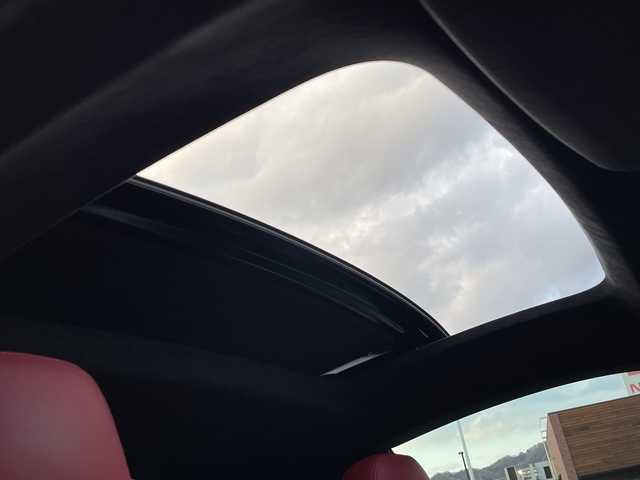 ポルシェ ９１１ ターボS 広島県 2016(平28)年 3万km キャララホワイトメタリック サンルーフ/スポーツクロノパッケージ/ポルシェ・アダプティブ・エアロダイナミクス（ＰＡＡ）/・可変フロントスポイラー/・自動調整リアウイング/ポルシェ・ダイナミック・シャシーコントロール（ＰＤＣＣ）/ポルシェ・セラミックコンポジット・ブレーキ（ＰＣＣＢ）/・イエローキャリパー/Clarionナビ（CD/DVD/フルセグTV/Bluetooth）/バックカメラ/ETC/ドライブレコーダー/赤レザーシート/・シートヒーター/・エアシート/・パワーシート/クルーズコントロール/LEDヘッドライト/純正20インチAW/ステアリングスイッチ/スペアキー