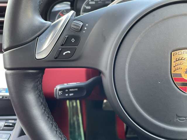 ポルシェ ９１１ ターボS 広島県 2016(平28)年 3万km キャララホワイトメタリック サンルーフ/スポーツクロノパッケージ/ポルシェ・アダプティブ・エアロダイナミクス（ＰＡＡ）/・可変フロントスポイラー/・自動調整リアウイング/ポルシェ・ダイナミック・シャシーコントロール（ＰＤＣＣ）/ポルシェ・セラミックコンポジット・ブレーキ（ＰＣＣＢ）/・イエローキャリパー/Clarionナビ（CD/DVD/フルセグTV/Bluetooth）/バックカメラ/ETC/ドライブレコーダー/赤レザーシート/・シートヒーター/・エアシート/・パワーシート/クルーズコントロール/LEDヘッドライト/純正20インチAW/ステアリングスイッチ/スペアキー