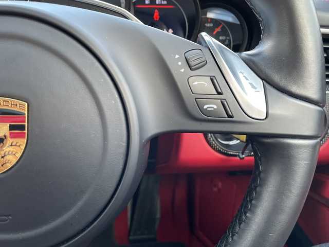 ポルシェ ９１１ ターボS 広島県 2016(平28)年 3万km キャララホワイトメタリック サンルーフ/スポーツクロノパッケージ/ポルシェ・アダプティブ・エアロダイナミクス（ＰＡＡ）/・可変フロントスポイラー/・自動調整リアウイング/ポルシェ・ダイナミック・シャシーコントロール（ＰＤＣＣ）/ポルシェ・セラミックコンポジット・ブレーキ（ＰＣＣＢ）/・イエローキャリパー/Clarionナビ（CD/DVD/フルセグTV/Bluetooth）/バックカメラ/ETC/ドライブレコーダー/赤レザーシート/・シートヒーター/・エアシート/・パワーシート/クルーズコントロール/LEDヘッドライト/純正20インチAW/ステアリングスイッチ/スペアキー