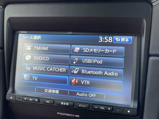 ポルシェ ９１１ ターボS 広島県 2016(平28)年 3万km キャララホワイトメタリック サンルーフ/スポーツクロノパッケージ/ポルシェ・アダプティブ・エアロダイナミクス（ＰＡＡ）/・可変フロントスポイラー/・自動調整リアウイング/ポルシェ・ダイナミック・シャシーコントロール（ＰＤＣＣ）/ポルシェ・セラミックコンポジット・ブレーキ（ＰＣＣＢ）/・イエローキャリパー/Clarionナビ（CD/DVD/フルセグTV/Bluetooth）/バックカメラ/ETC/ドライブレコーダー/赤レザーシート/・シートヒーター/・エアシート/・パワーシート/クルーズコントロール/LEDヘッドライト/純正20インチAW/ステアリングスイッチ/スペアキー