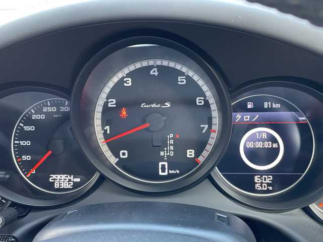 ポルシェ ９１１ ターボS 広島県 2016(平28)年 3万km キャララホワイトメタリック サンルーフ/スポーツクロノパッケージ/ポルシェ・アダプティブ・エアロダイナミクス（ＰＡＡ）/・可変フロントスポイラー/・自動調整リアウイング/ポルシェ・ダイナミック・シャシーコントロール（ＰＤＣＣ）/ポルシェ・セラミックコンポジット・ブレーキ（ＰＣＣＢ）/・イエローキャリパー/Clarionナビ（CD/DVD/フルセグTV/Bluetooth）/バックカメラ/ETC/ドライブレコーダー/赤レザーシート/・シートヒーター/・エアシート/・パワーシート/クルーズコントロール/LEDヘッドライト/純正20インチAW/ステアリングスイッチ/スペアキー