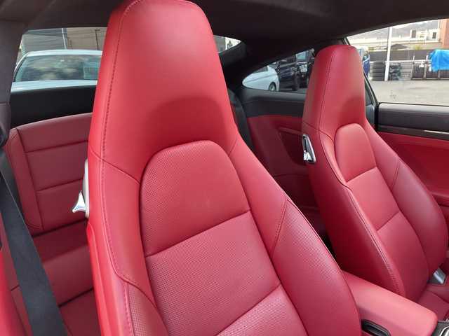 ポルシェ ９１１ ターボS 広島県 2016(平28)年 3万km キャララホワイトメタリック サンルーフ/スポーツクロノパッケージ/ポルシェ・アダプティブ・エアロダイナミクス（ＰＡＡ）/・可変フロントスポイラー/・自動調整リアウイング/ポルシェ・ダイナミック・シャシーコントロール（ＰＤＣＣ）/ポルシェ・セラミックコンポジット・ブレーキ（ＰＣＣＢ）/・イエローキャリパー/Clarionナビ（CD/DVD/フルセグTV/Bluetooth）/バックカメラ/ETC/ドライブレコーダー/赤レザーシート/・シートヒーター/・エアシート/・パワーシート/クルーズコントロール/LEDヘッドライト/純正20インチAW/ステアリングスイッチ/スペアキー