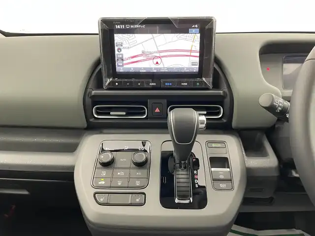 ホンダ フリード クロスター 千葉県 2025(令7)年 0.1万km メテオロイドグレーメタリック 登録済未使用車/ホンダセンシング/・衝突軽減ブレーキ/・路外逸脱制御システム/・踏み間違い衝突軽減ブレーキ/・パーキングセンサー/・レーンキープアシスト/両側パワースライドドア/純正８インチナビ/・フルセグTV・Bluetooth・USB/革巻きステアリング/・ステアリングスイッチ/ハーフレザーシート/・DNシートヒーター/電子パーキング/・ブレーキホールド/純正15インチAW/オートライト/・LEDヘッドライト/・LEDフォグランプ/電動格納ウインカーミラー/アイドリングストップ/プッシュスタート/・スマートキー/・スペアキー/取扱説明書、新車時保証書