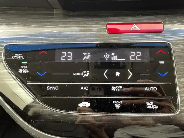 ホンダ オデッセイ ハイブリッド 富山県 2016(平28)年 4.8万km ホワイトオーキッドパール ホンダセンシング/7人乗り/純正ナビ(AM/FM/CD/BT)/全方位カメラ(フロント、バック、サイド)/ビルトインETC/フルセグTV/前後ドライブレコーダー/両側パワースライドドア/レーダークルーズコントロール/レーンキープアシスト/ブラインドスポットモニター/前席シートヒーター/前席エアシート/D席パワーシート/オートライト/LEDヘッドライト