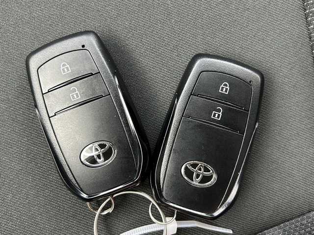 トヨタ ヤリスクロス ハイブリッド G 愛知県 2022(令4)年 2.5万km ホワイトパールクリスタルシャイン 純正ディスプレイオーディオ/Apple CarPlay対応/Android auto対応/Bluetooth/ビルトインETC2.0/前後ドライブレコーダー /レーダークルーズコントロール/ＰＣＳ　/ＬＴＡ　/ＢＳＭ　/ＲＣＴＡ　/ＰＫＳＢ/RSA/先行車発進告知/後退速度抑制/ステアリングスイッチ/電子パーキングブレーキ/オートホールド /オートリトラクタブルミラー/Wエアバック