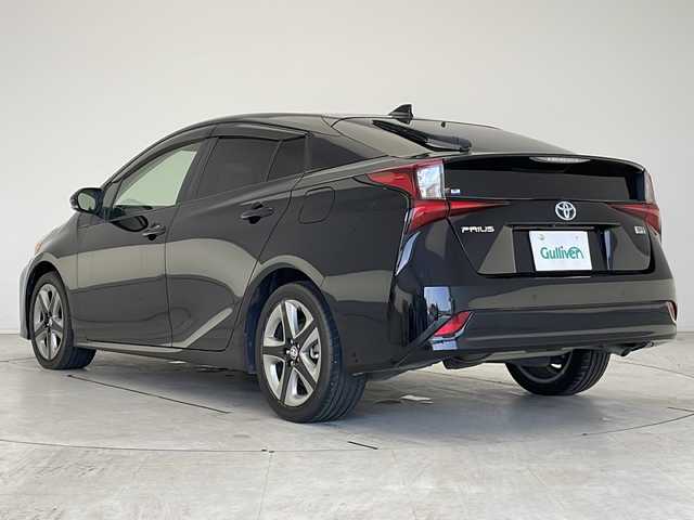 トヨタ プリウス S ツーリングセレクション 愛知県 2022(令4)年 2.3万km アティチュードブラックマイカ トヨタセーフティセンス/衝突軽減システム/純正８型ディスプレイオーディオ（ナビなし）/本革シート/レーダークルーズコントロール/シートヒーター/Bluetooth/バックカメラ/コーナーセンサー/純正アルミホイール/LEDヘッドライト/オートマチックハイビーム/ETC/ステアリングスイッチ/スマートキー/プッシュスタート