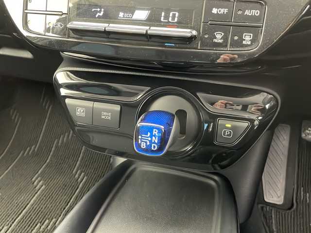 トヨタ プリウス S ツーリングセレクション 愛知県 2022(令4)年 2.3万km アティチュードブラックマイカ トヨタセーフティセンス/衝突軽減システム/純正８型ディスプレイオーディオ（ナビなし）/本革シート/レーダークルーズコントロール/シートヒーター/Bluetooth/バックカメラ/コーナーセンサー/純正アルミホイール/LEDヘッドライト/オートマチックハイビーム/ETC/ステアリングスイッチ/スマートキー/プッシュスタート
