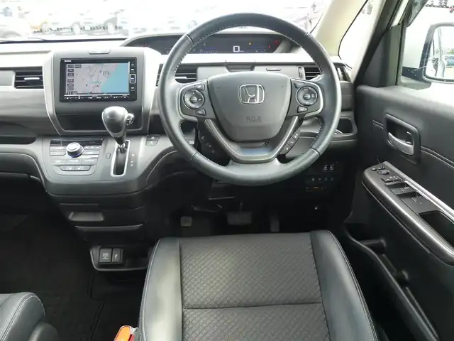 ホンダ フリード G ホンダセンシング 千葉県 2021(令3)年 2.7万km プラチナホワイトパール 185/65R15/ホンダセンシング/・衝突軽減ブレーキ（CMBS）/・車線維持支援システム（LKAS）/・アダプティブクルーズコントロール（ACC）/・後方誤発進抑制機能/・誤発進抑制機能/両側パワースライドドア/純正メモリーナビ/地デジTV/【DVD/CD再生機能　Bluetooth接続】/バックカメラ/ドライブレコーダー/ハーフレザーシート/革巻きステアリング/ETC/LEDヘッドライト/ウインカーミラー/純正15インチアルミホイル/Honda スマートキー