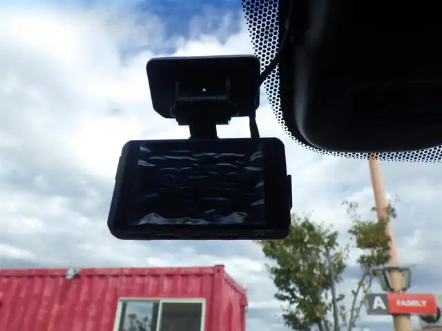 ホンダ フリード G ホンダセンシング 千葉県 2021(令3)年 2.7万km プラチナホワイトパール 185/65R15/ホンダセンシング/・衝突軽減ブレーキ（CMBS）/・車線維持支援システム（LKAS）/・アダプティブクルーズコントロール（ACC）/・後方誤発進抑制機能/・誤発進抑制機能/両側パワースライドドア/純正メモリーナビ/地デジTV/【DVD/CD再生機能　Bluetooth接続】/バックカメラ/ドライブレコーダー/ハーフレザーシート/革巻きステアリング/ETC/LEDヘッドライト/ウインカーミラー/純正15インチアルミホイル/Honda スマートキー