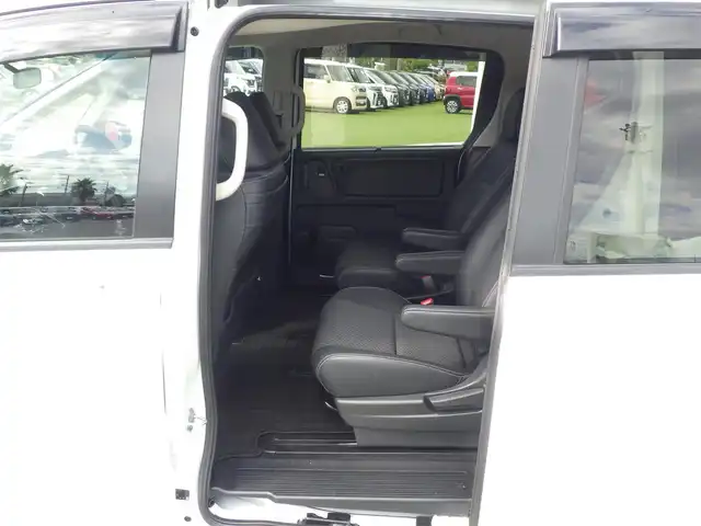 ホンダ フリード G ホンダセンシング 千葉県 2021(令3)年 2.7万km プラチナホワイトパール 185/65R15/ホンダセンシング/・衝突軽減ブレーキ（CMBS）/・車線維持支援システム（LKAS）/・アダプティブクルーズコントロール（ACC）/・後方誤発進抑制機能/・誤発進抑制機能/両側パワースライドドア/純正メモリーナビ/地デジTV/【DVD/CD再生機能　Bluetooth接続】/バックカメラ/ドライブレコーダー/ハーフレザーシート/革巻きステアリング/ETC/LEDヘッドライト/ウインカーミラー/純正15インチアルミホイル/Honda スマートキー