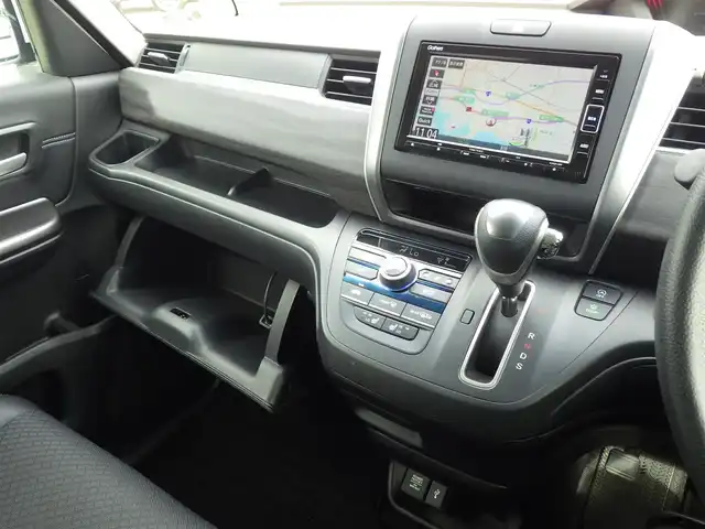 ホンダ フリード G ホンダセンシング 千葉県 2021(令3)年 2.7万km プラチナホワイトパール 185/65R15/ホンダセンシング/・衝突軽減ブレーキ（CMBS）/・車線維持支援システム（LKAS）/・アダプティブクルーズコントロール（ACC）/・後方誤発進抑制機能/・誤発進抑制機能/両側パワースライドドア/純正メモリーナビ/地デジTV/【DVD/CD再生機能　Bluetooth接続】/バックカメラ/ドライブレコーダー/ハーフレザーシート/革巻きステアリング/ETC/LEDヘッドライト/ウインカーミラー/純正15インチアルミホイル/Honda スマートキー