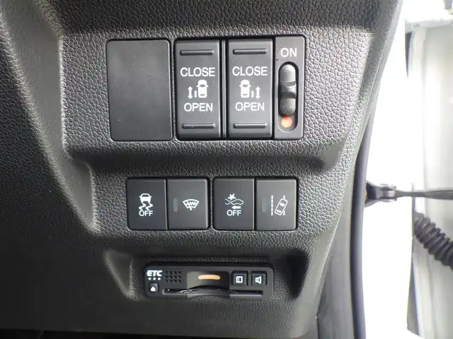 ホンダ フリード G ホンダセンシング 千葉県 2021(令3)年 2.7万km プラチナホワイトパール 185/65R15/ホンダセンシング/・衝突軽減ブレーキ（CMBS）/・車線維持支援システム（LKAS）/・アダプティブクルーズコントロール（ACC）/・後方誤発進抑制機能/・誤発進抑制機能/両側パワースライドドア/純正メモリーナビ/地デジTV/【DVD/CD再生機能　Bluetooth接続】/バックカメラ/ドライブレコーダー/ハーフレザーシート/革巻きステアリング/ETC/LEDヘッドライト/ウインカーミラー/純正15インチアルミホイル/Honda スマートキー