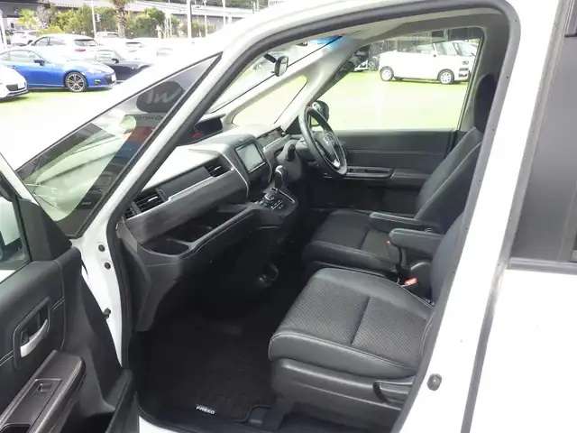 ホンダ フリード G ホンダセンシング 千葉県 2021(令3)年 2.7万km プラチナホワイトパール 185/65R15/ホンダセンシング/・衝突軽減ブレーキ（CMBS）/・車線維持支援システム（LKAS）/・アダプティブクルーズコントロール（ACC）/・後方誤発進抑制機能/・誤発進抑制機能/両側パワースライドドア/純正メモリーナビ/地デジTV/【DVD/CD再生機能　Bluetooth接続】/バックカメラ/ドライブレコーダー/ハーフレザーシート/革巻きステアリング/ETC/LEDヘッドライト/ウインカーミラー/純正15インチアルミホイル/Honda スマートキー