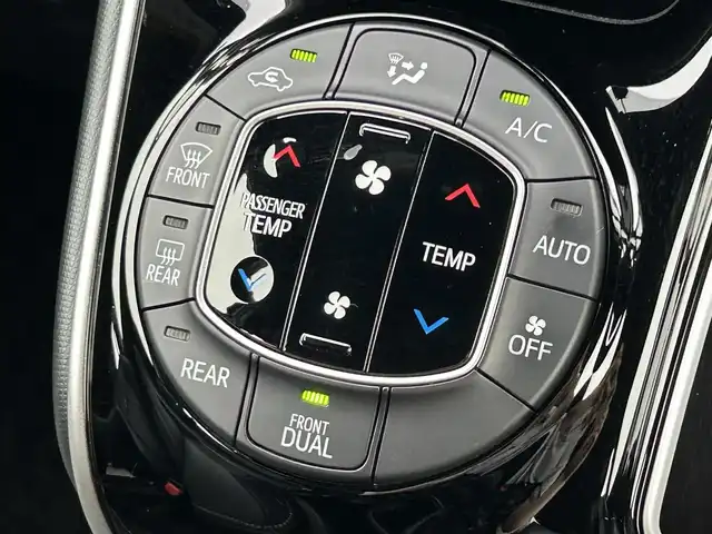 トヨタ エスクァイア Gi 愛媛県 2019(令1)年 5万km ホワイトパールクリスタルシャイン 純正ナビ/Bluetooth/フルセグTV/バックカメラ/アイドリングストップ/クルーズコントロール/ドライブレコーダー/ETC/純正15AW/横滑り防止機能/レーンキープアシスト/コーナーセンサー/LEDオートライト/オートマチックハイビーム/Wエアバック/衝突被害軽減システム/両側パワースライドドア/シートヒーター/純正フロアマット/USB入力端子/スマートキー/プッシュスタート