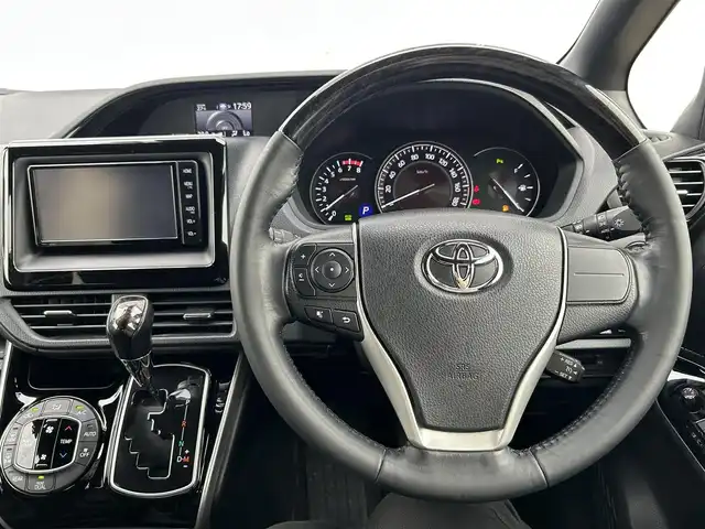 トヨタ エスクァイア Gi 愛媛県 2019(令1)年 5万km ホワイトパールクリスタルシャイン 純正ナビ/Bluetooth/フルセグTV/バックカメラ/アイドリングストップ/クルーズコントロール/ドライブレコーダー/ETC/純正15AW/横滑り防止機能/レーンキープアシスト/コーナーセンサー/LEDオートライト/オートマチックハイビーム/Wエアバック/衝突被害軽減システム/両側パワースライドドア/シートヒーター/純正フロアマット/USB入力端子/スマートキー/プッシュスタート