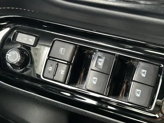トヨタ エスクァイア Gi 愛媛県 2019(令1)年 5万km ホワイトパールクリスタルシャイン 純正ナビ/Bluetooth/フルセグTV/バックカメラ/アイドリングストップ/クルーズコントロール/ドライブレコーダー/ETC/純正15AW/横滑り防止機能/レーンキープアシスト/コーナーセンサー/LEDオートライト/オートマチックハイビーム/Wエアバック/衝突被害軽減システム/両側パワースライドドア/シートヒーター/純正フロアマット/USB入力端子/スマートキー/プッシュスタート