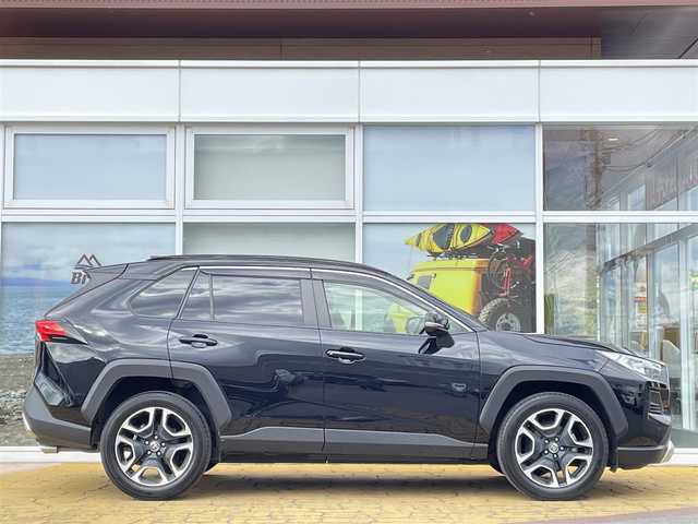 トヨタ ＲＡＶ４ アドベンチャー 道北・旭川 2020(令2)年 3.2万km アティチュードブラックマイカ ナビ（パナソニックCN-RE06WD）/フルセグTV/バックカメラ/Bluetooth/トヨタセーフティセンス/ケンウッドドライブレコーダー（DRV-340）/RAV4スカッフプレート/オートライト/プッシュスタート/スマートキー/レザーシート/ETC2.0/取扱説明書