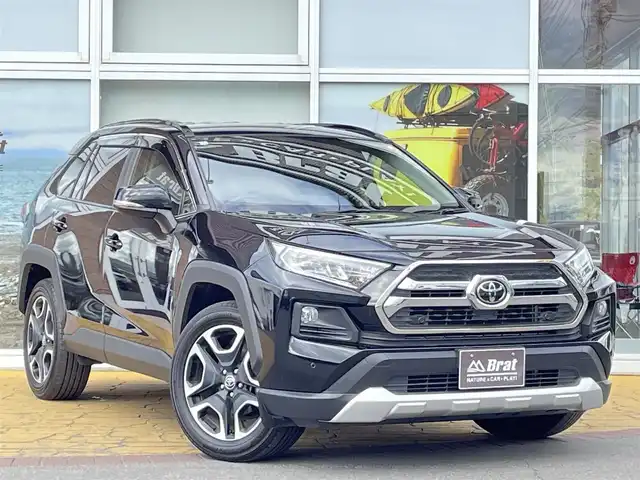 トヨタ ＲＡＶ４ アドベンチャー 道北・旭川 2020(令2)年 3.2万km アティチュードブラックマイカ ナビ（パナソニックCN-RE06WD）/フルセグTV/バックカメラ/Bluetooth/トヨタセーフティセンス/ケンウッドドライブレコーダー（DRV-340）/RAV4スカッフプレート/オートライト/プッシュスタート/スマートキー/レザーシート/ETC2.0/取扱説明書