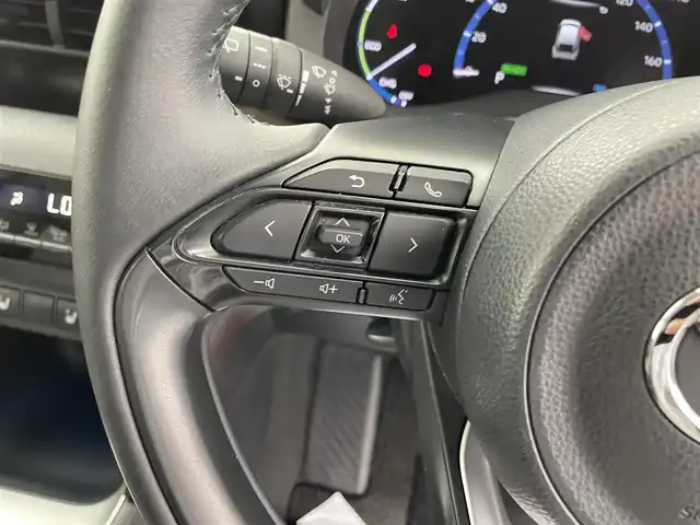 トヨタ ヤリスクロス ハイブリッド Z 愛知県 2021(令3)年 5.3万km パール トヨタセーフティサポート/純正ディスプレイオーディオ/バックカメラ/ハーフレザー/ACC/Bluetooth/ブラインドスポットモニター/シートヒーター/パワーシート/オートライト/オートマチックハイビーム/革ステアリング/純正AW/純正LEDライト/レーンキープ/ETC装備/コーナーセンサー/スマートキー/USB端子入力