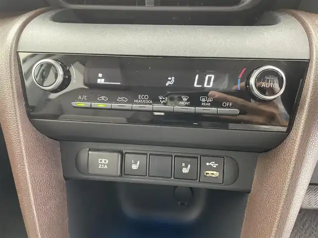 トヨタ ヤリスクロス ハイブリッド Z 愛知県 2021(令3)年 5.3万km パール トヨタセーフティサポート/純正ディスプレイオーディオ/バックカメラ/ハーフレザー/ACC/Bluetooth/ブラインドスポットモニター/シートヒーター/パワーシート/オートライト/オートマチックハイビーム/革ステアリング/純正AW/純正LEDライト/レーンキープ/ETC装備/コーナーセンサー/スマートキー/USB端子入力