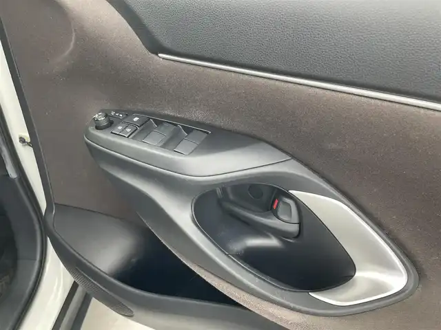 トヨタ ヤリスクロス ハイブリッド Z 愛知県 2021(令3)年 5.3万km パール トヨタセーフティサポート/純正ディスプレイオーディオ/バックカメラ/ハーフレザー/ACC/Bluetooth/ブラインドスポットモニター/シートヒーター/パワーシート/オートライト/オートマチックハイビーム/革ステアリング/純正AW/純正LEDライト/レーンキープ/ETC装備/コーナーセンサー/スマートキー/USB端子入力