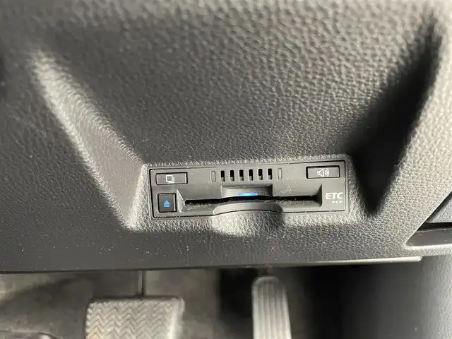 トヨタ ヤリスクロス ハイブリッド Z 愛知県 2021(令3)年 5.3万km パール トヨタセーフティサポート/純正ディスプレイオーディオ/バックカメラ/ハーフレザー/ACC/Bluetooth/ブラインドスポットモニター/シートヒーター/パワーシート/オートライト/オートマチックハイビーム/革ステアリング/純正AW/純正LEDライト/レーンキープ/ETC装備/コーナーセンサー/スマートキー/USB端子入力