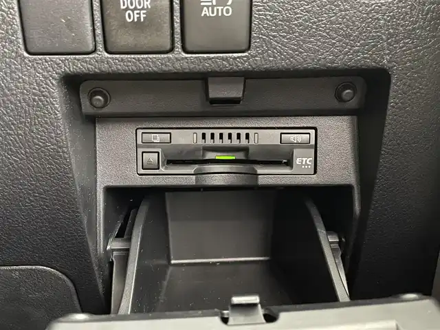 トヨタ アルファード X 埼玉県 2018(平30)年 3.9万km ホワイトパールクリスタルシャイン 純正ナビ（Bluetooth/CD/DVD/AM/FM）/フルセグTV/クルーズコントロール/バックカメラ/横滑り防止装置/盗難防止装置/レーンキープアシスト/プリクラッシュセーフティ/片側パワースライドドア/純正18インチアルミホイール/ドライブレコーダー/ETC/スマートキー