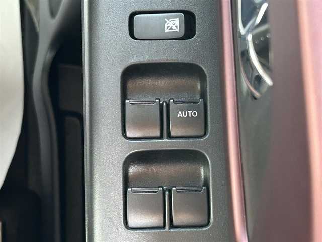 スズキ スペーシア カスタム HYBRID XS ターボ 兵庫県 2023(令5)年 2万km ピュアホワイトP ディーラーOP8インチナビ/バックカメラ/デュアルブレーキサポート/ETC/パドルシフト/全方位ドライブレコーダー/フルセグTV/BTオーディオ/シートヒーター/USBポート/両側パワースライドドア/後席オットマン
