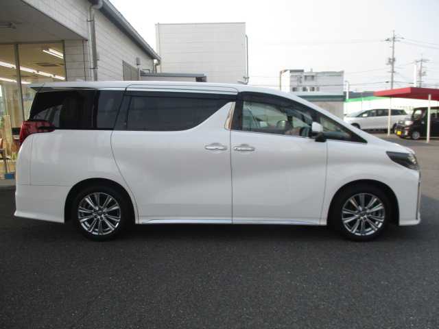 トヨタ アルファード S タイプゴールドⅡ 岡山県 2021(令3)年 3.2万km ホワイトパールクリスタルシャイン 【 Toyota Safety Sense 】/・LTA/・PKSB/・PCS/・BSM/・RCTA/・RSA/***********************/ワンオーナー/純正ディスプレイオーディオ/純正12.1インチプリップダウンテレビ/DVDデッキ/Bluetooth/バックカメラ/シーケンシャルターンランプ/三眼LEDライト/パワーバックドア/両側パワースライドドア/ハーフレザーシート/社外ドラレコ（前後３６０℃）/デジタルインナーミラー/フロント・リアソナー/オートライト/ビルトインETC/純正フロアマット/純正18AW/スマートキー2個/オットマン（セカンドシート）/取説・保証書/スペアタイヤ有