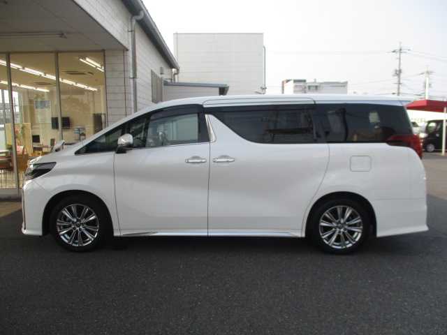 トヨタ アルファード S タイプゴールドⅡ 岡山県 2021(令3)年 3.2万km ホワイトパールクリスタルシャイン 【 Toyota Safety Sense 】/・LTA/・PKSB/・PCS/・BSM/・RCTA/・RSA/***********************/ワンオーナー/純正ディスプレイオーディオ/純正12.1インチプリップダウンテレビ/DVDデッキ/Bluetooth/バックカメラ/シーケンシャルターンランプ/三眼LEDライト/パワーバックドア/両側パワースライドドア/ハーフレザーシート/社外ドラレコ（前後３６０℃）/デジタルインナーミラー/フロント・リアソナー/オートライト/ビルトインETC/純正フロアマット/純正18AW/スマートキー2個/オットマン（セカンドシート）/取説・保証書/スペアタイヤ有