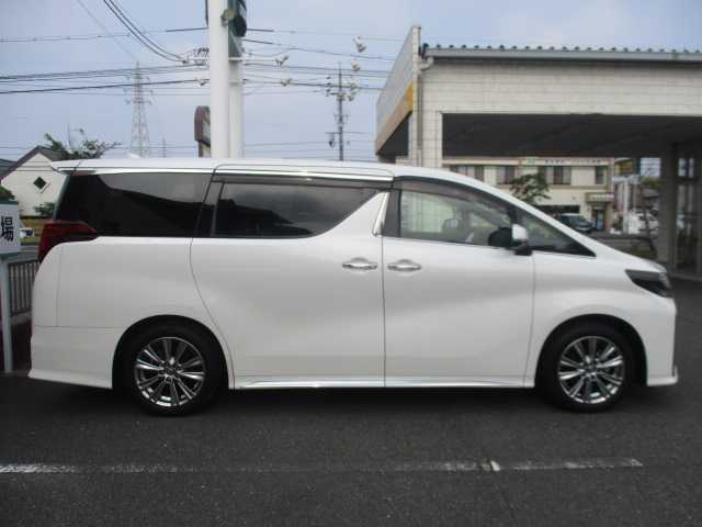 トヨタ アルファード S タイプゴールドⅡ 富山県 2021(令3)年 3.2万km ホワイトパールクリスタルシャイン 【 Toyota Safety Sense 】/・LTA/・PKSB/・PCS/・BSM/・RCTA/・RSA/***********************/ワンオーナー/純正ディスプレイオーディオ/純正12.1インチプリップダウンテレビ/DVDデッキ/Bluetooth/バックカメラ/シーケンシャルターンランプ/三眼LEDライト/パワーバックドア/両側パワースライドドア/ハーフレザーシート/社外ドラレコ（前後３６０℃）/デジタルインナーミラー/フロント・リアソナー/オートライト/ビルトインETC/純正フロアマット/純正18AW/スマートキー2個/オットマン（セカンドシート）/取説・保証書/スペアタイヤ有