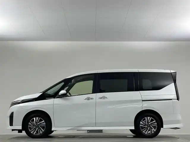 日産 セレナ e－パワー ハイウェイスター V 埼玉県 2025(令7)年 0.1千km プリズムホワイト 登録済未使用車　純正１２．３型ナビ　純正１１インチフリップダウンモニター　全方位　置くだけ充電　プロパイロット　液晶ミラー　前後ドライブレコーダー　ＢＳＭ　両側パワースライドドア　ＥＴＣ　スペアキー